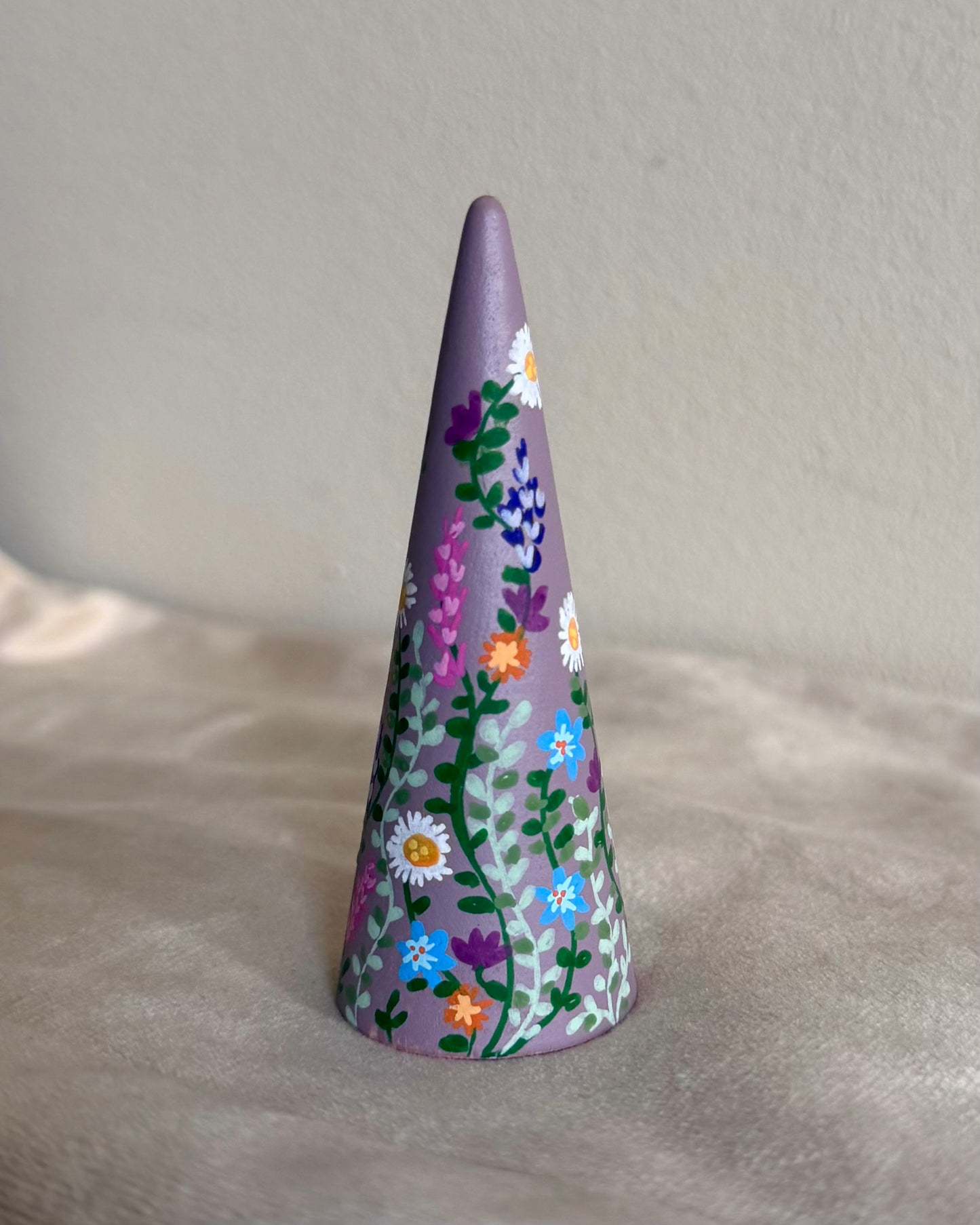 lilac ringcone with colorful flowers