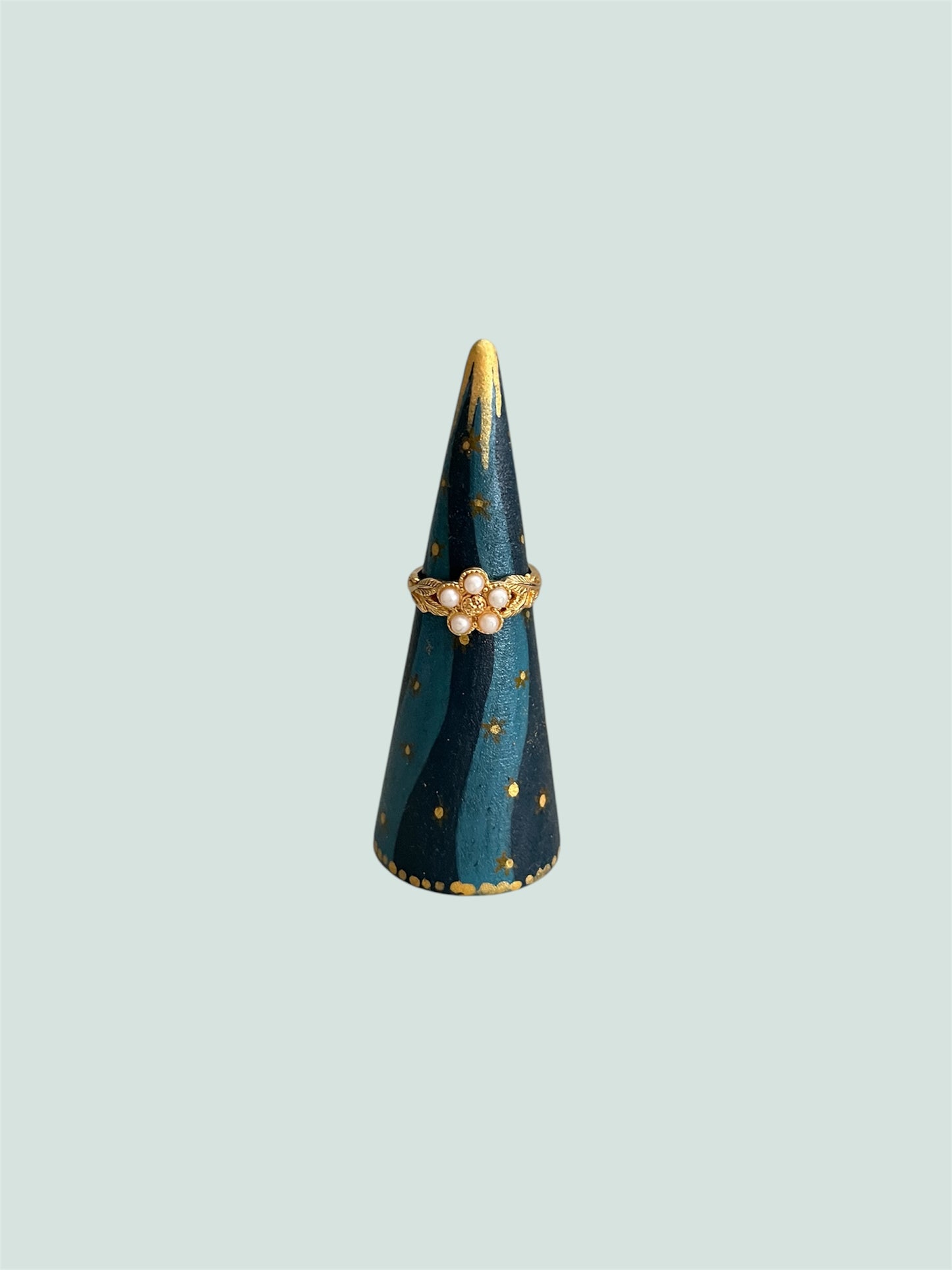 handbeschilderde ringkegel ringhouder met sterren en goud voor vintage sieraden