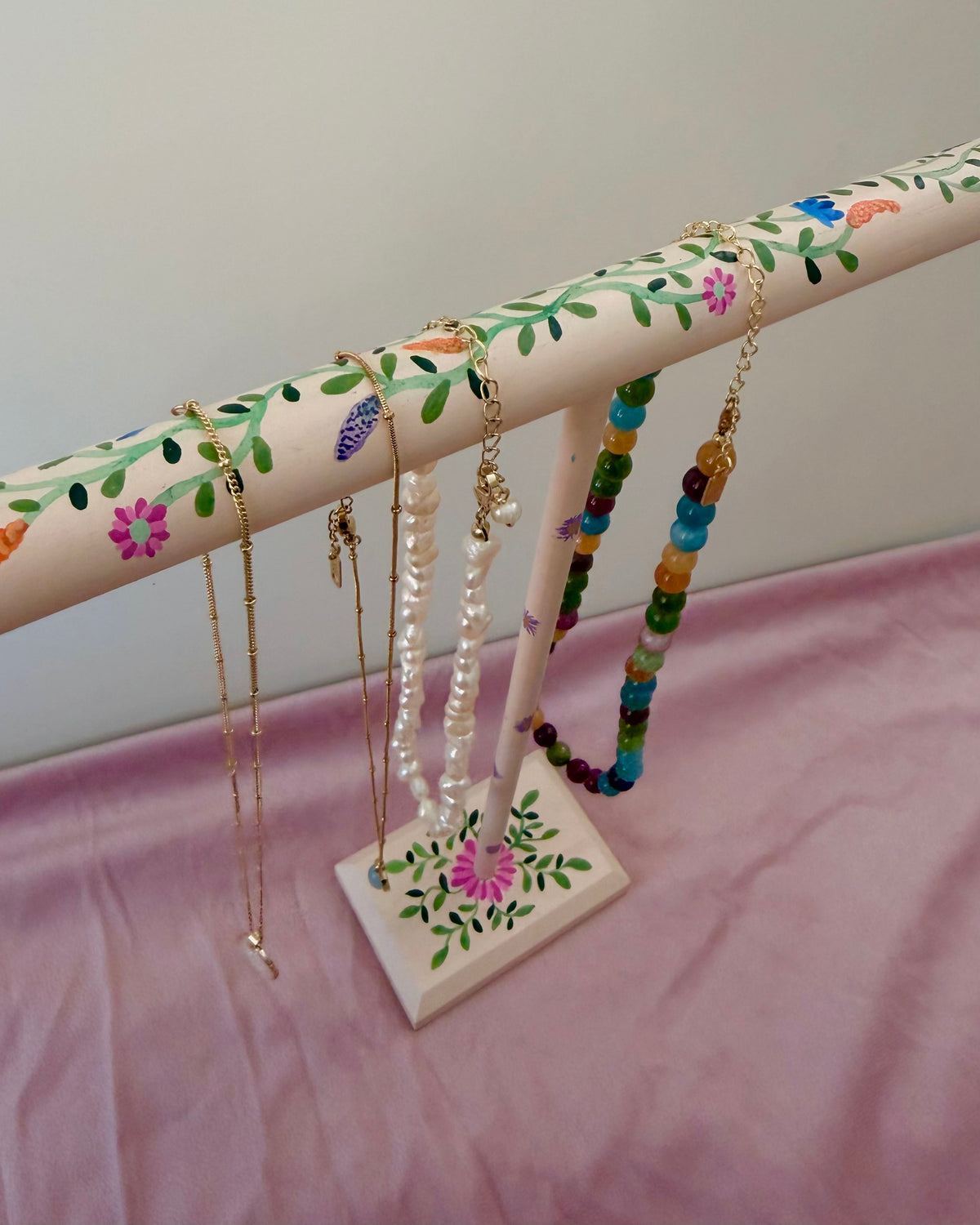Kettingrekje met kleurijke bloemen 