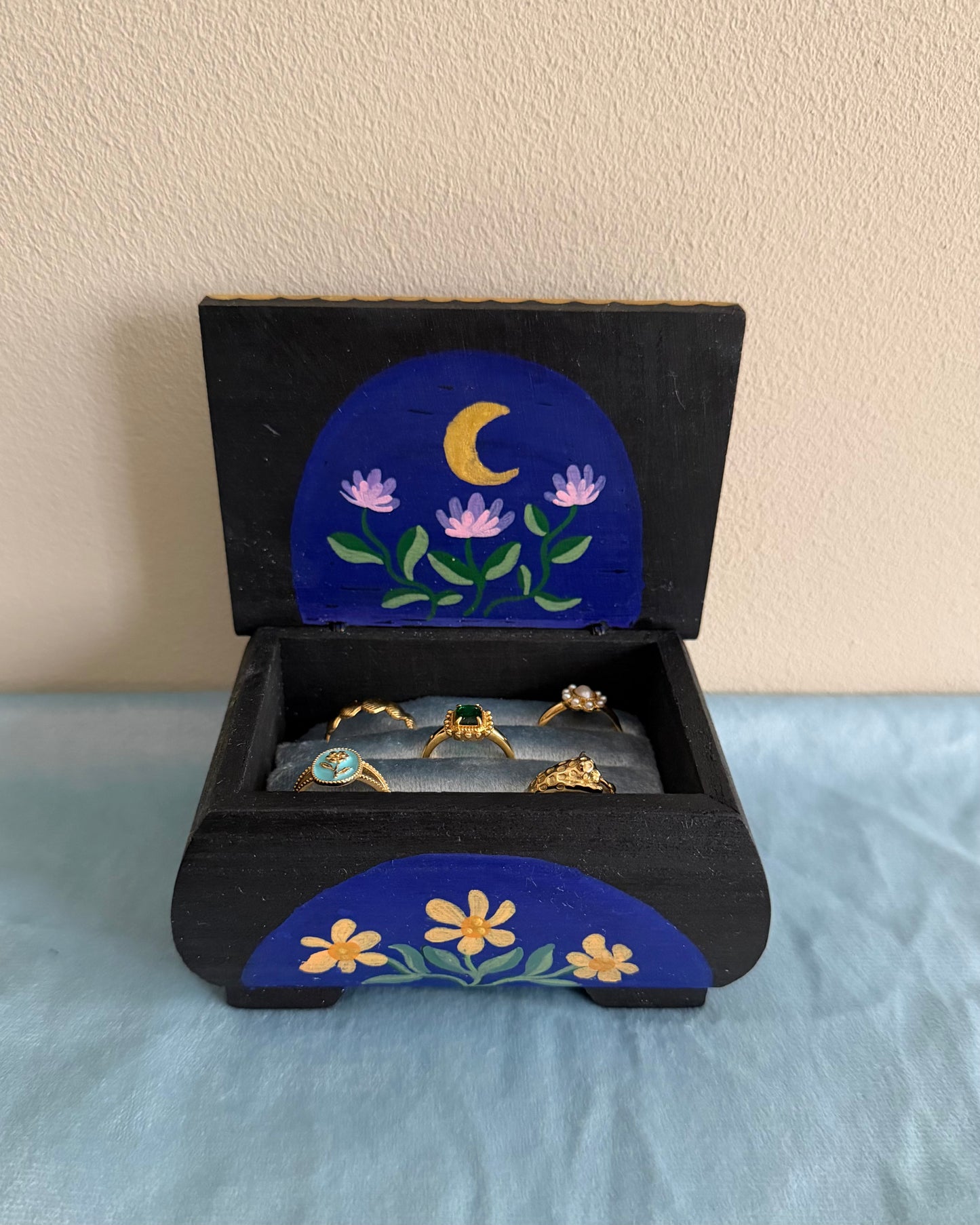 colorful ringbox ringholder for vintage gold rings jewelry jewelrybox 