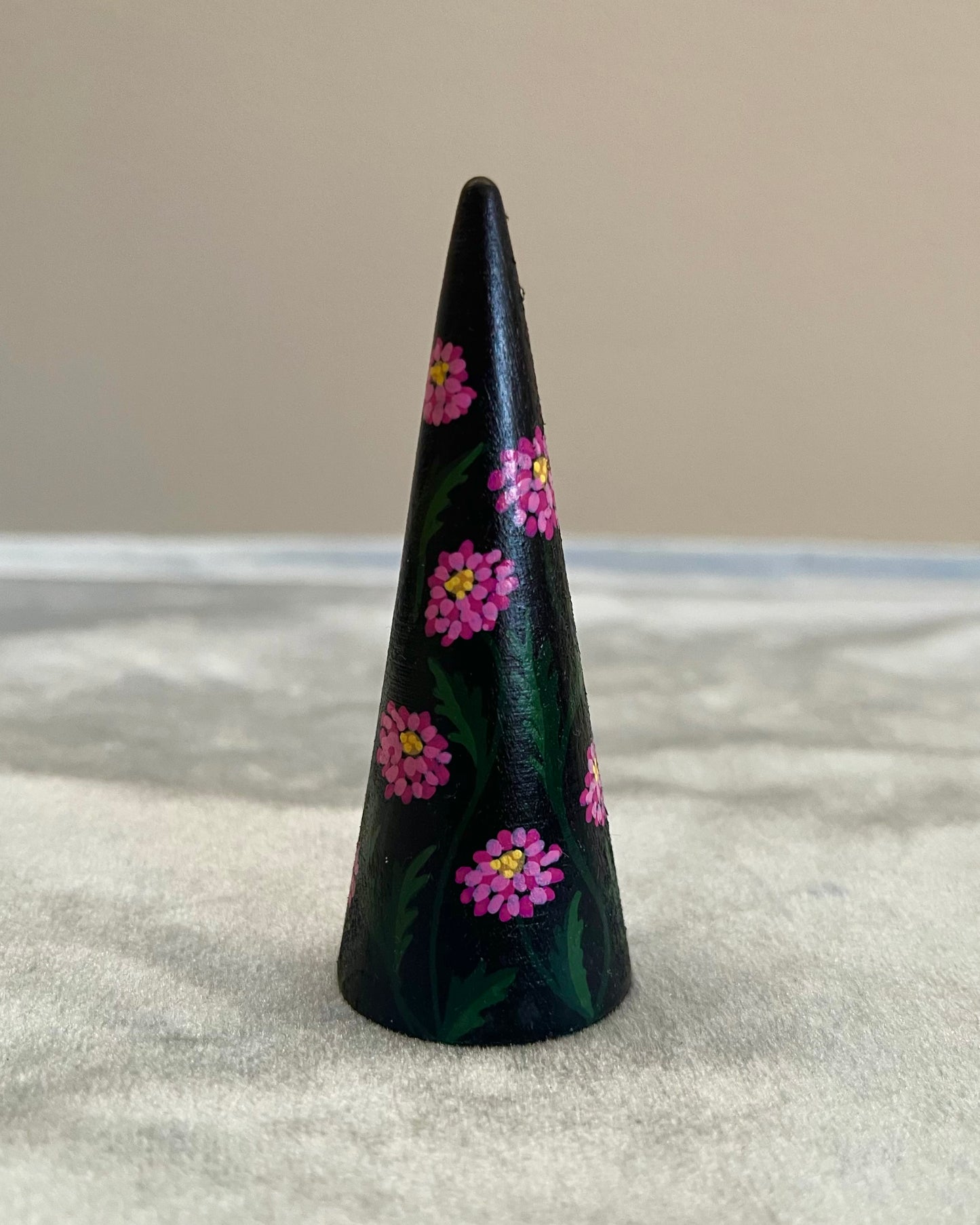 Black Floral Ringcone 8cm
