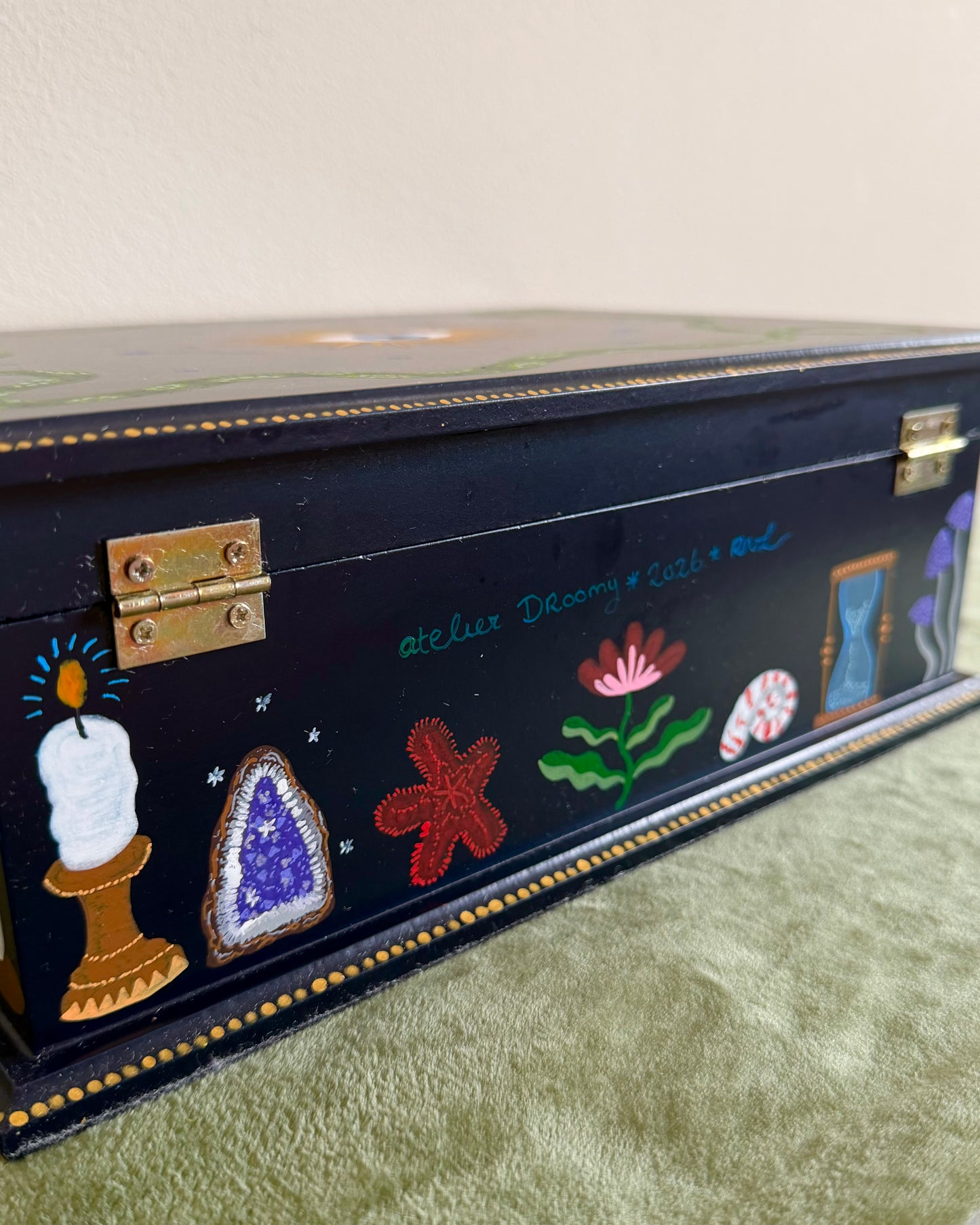 jewelrybox with colorful illustrations curiosity 