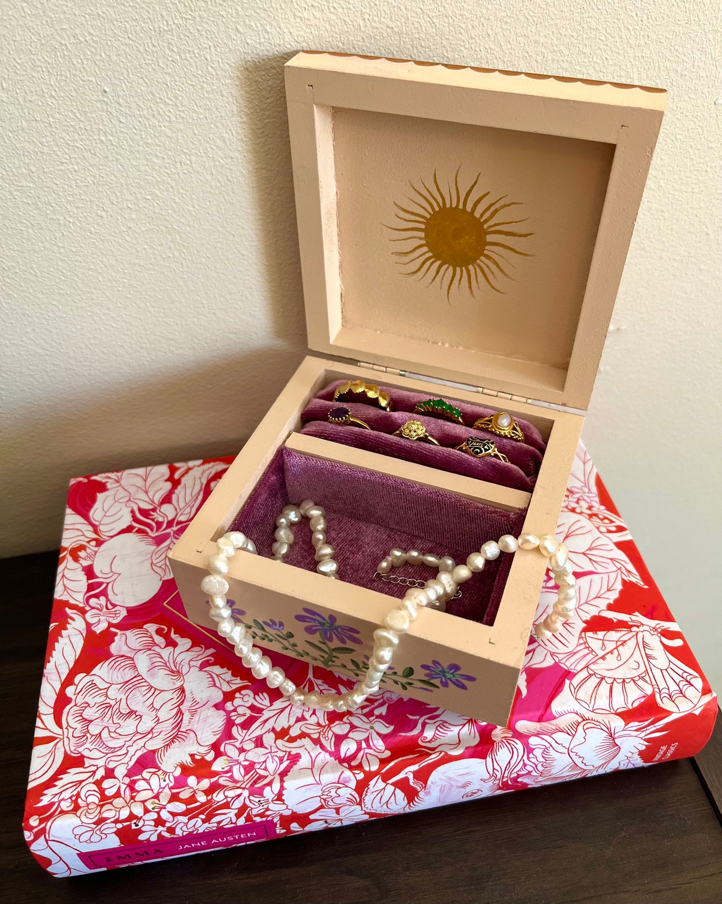 The beige flowers Jewelbox