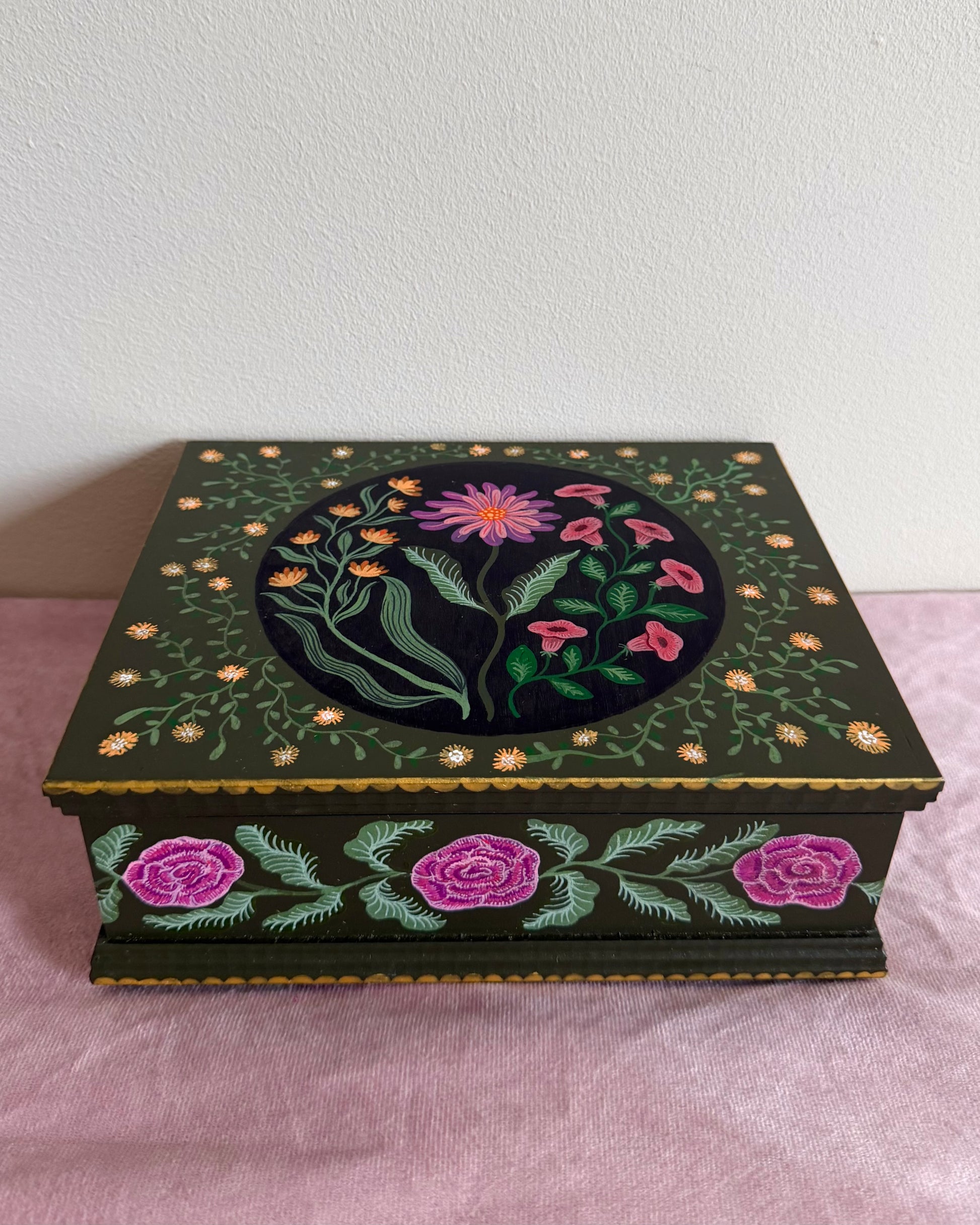 Forest Green jewelrybox with pink and orange flowers