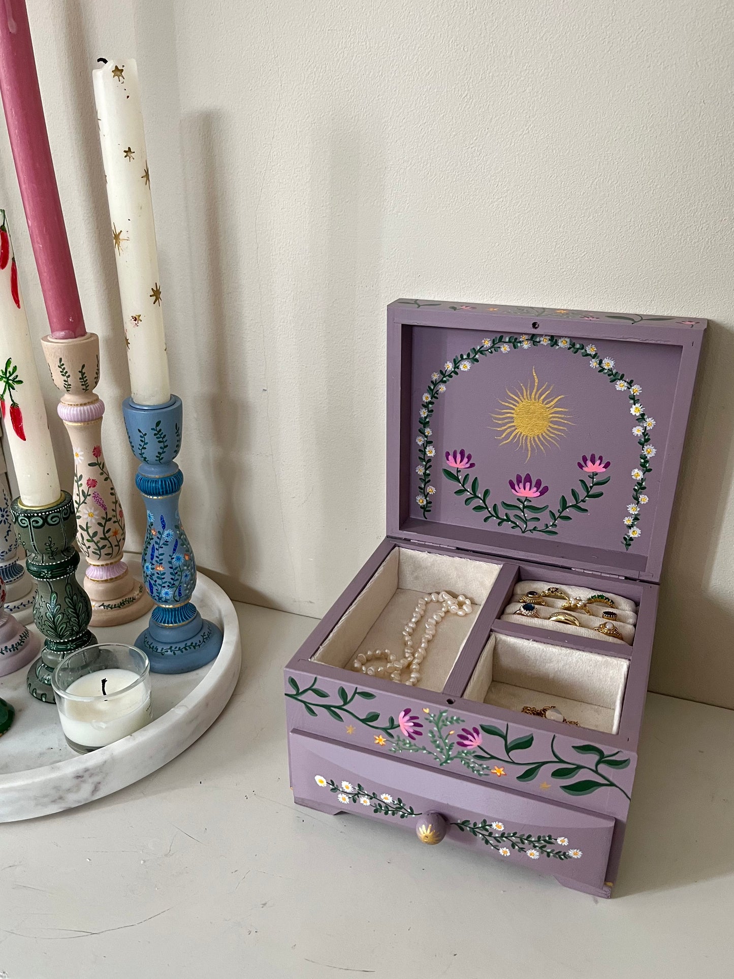 The lilac widflower jewelbox