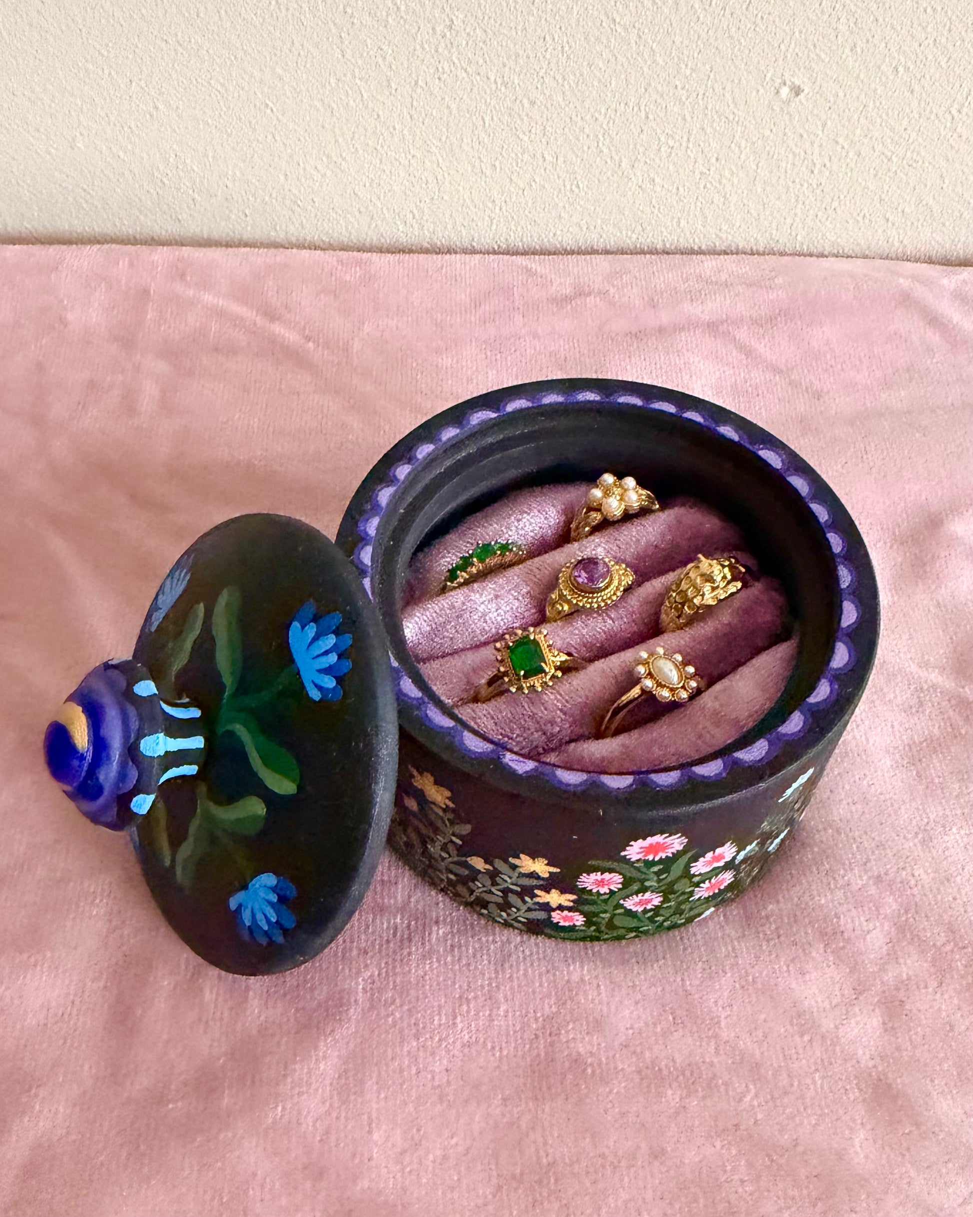 Colorful Jewelrybox for vintage gold jewelry wildflowers handpainted 