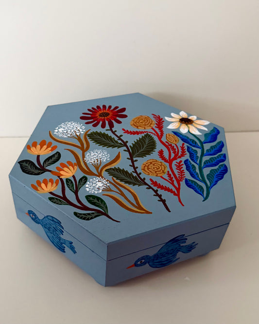 Blue jewerlybox with birds and flowers 