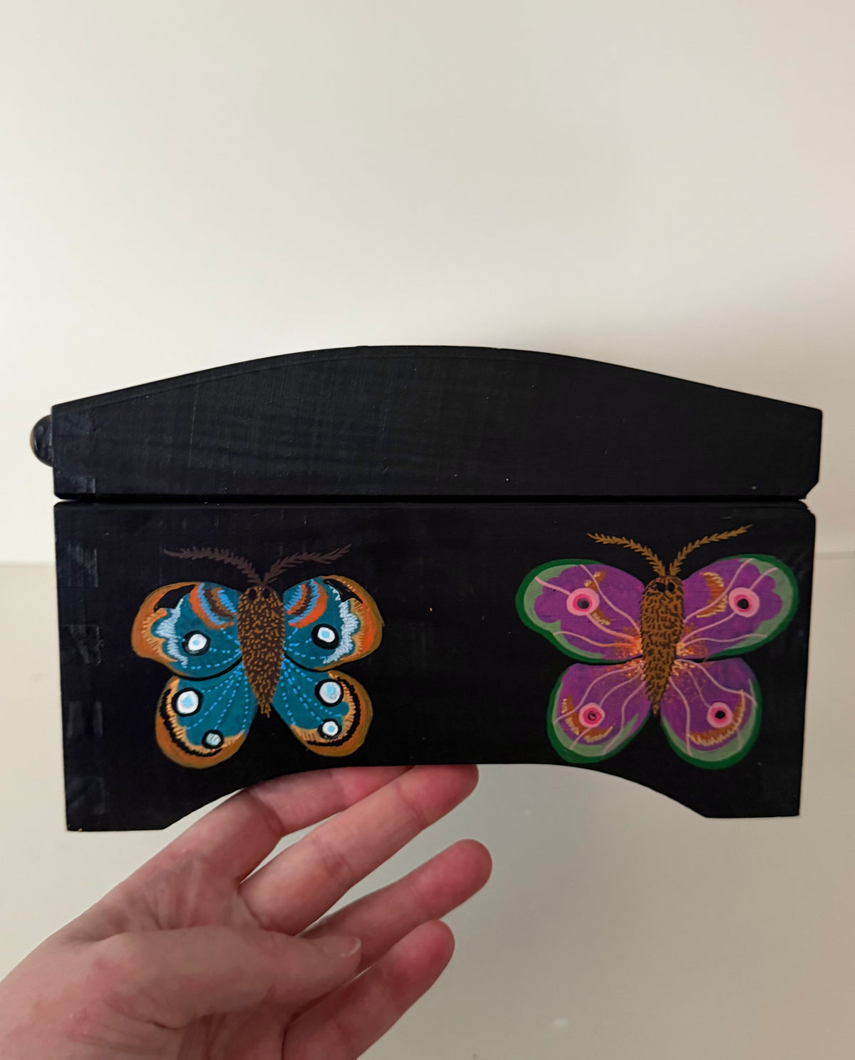 Jewelrybox with colorful butterfly around the sides 