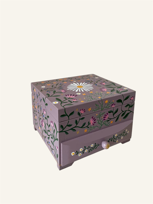 The lilac widflower jewelbox