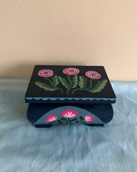 navy blue handpainted florak ringbox with serpent and pink velvet for vintage gold rings jewelrycollector