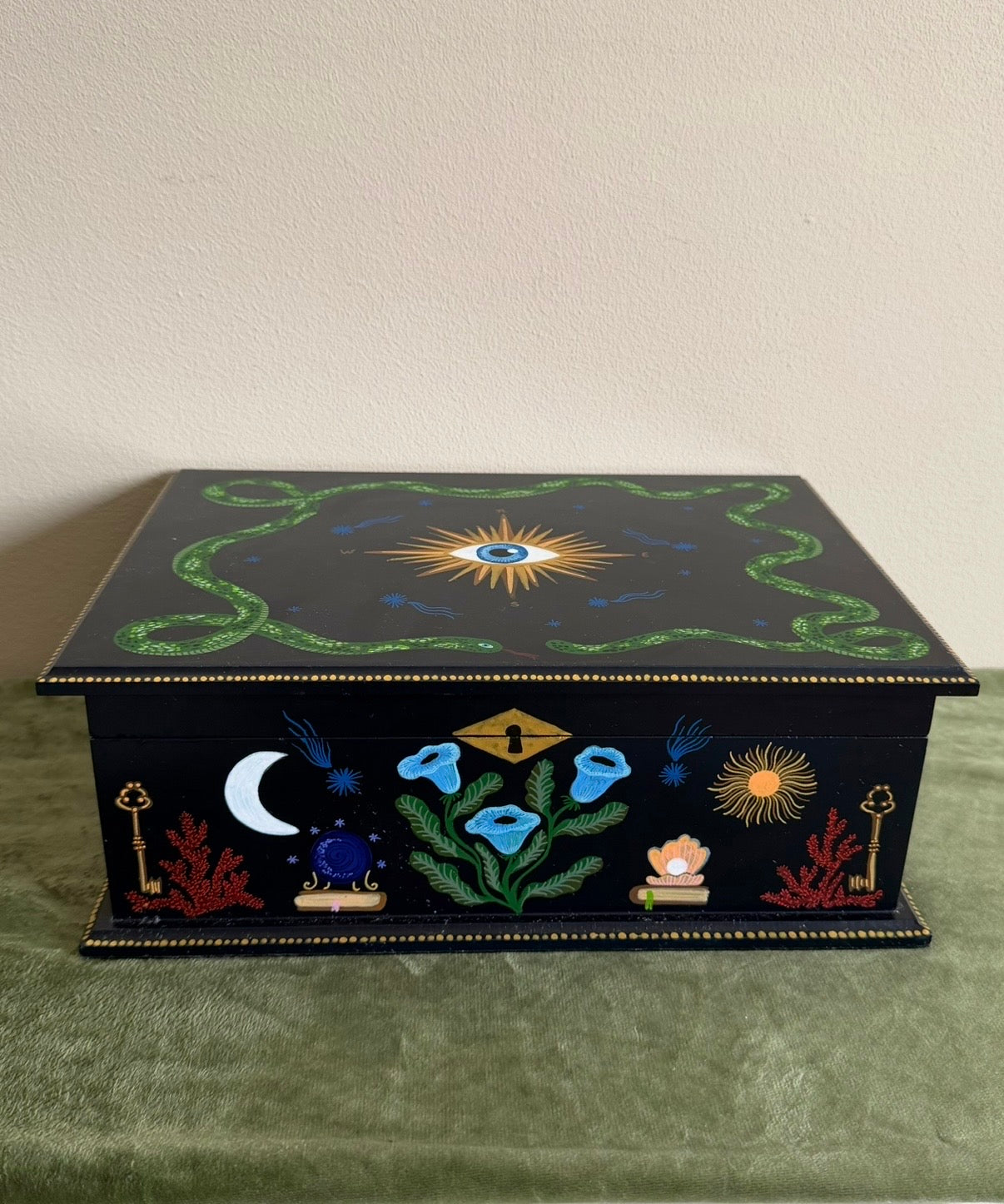 handpainted jewelrybox with colorful illustrations and flowers