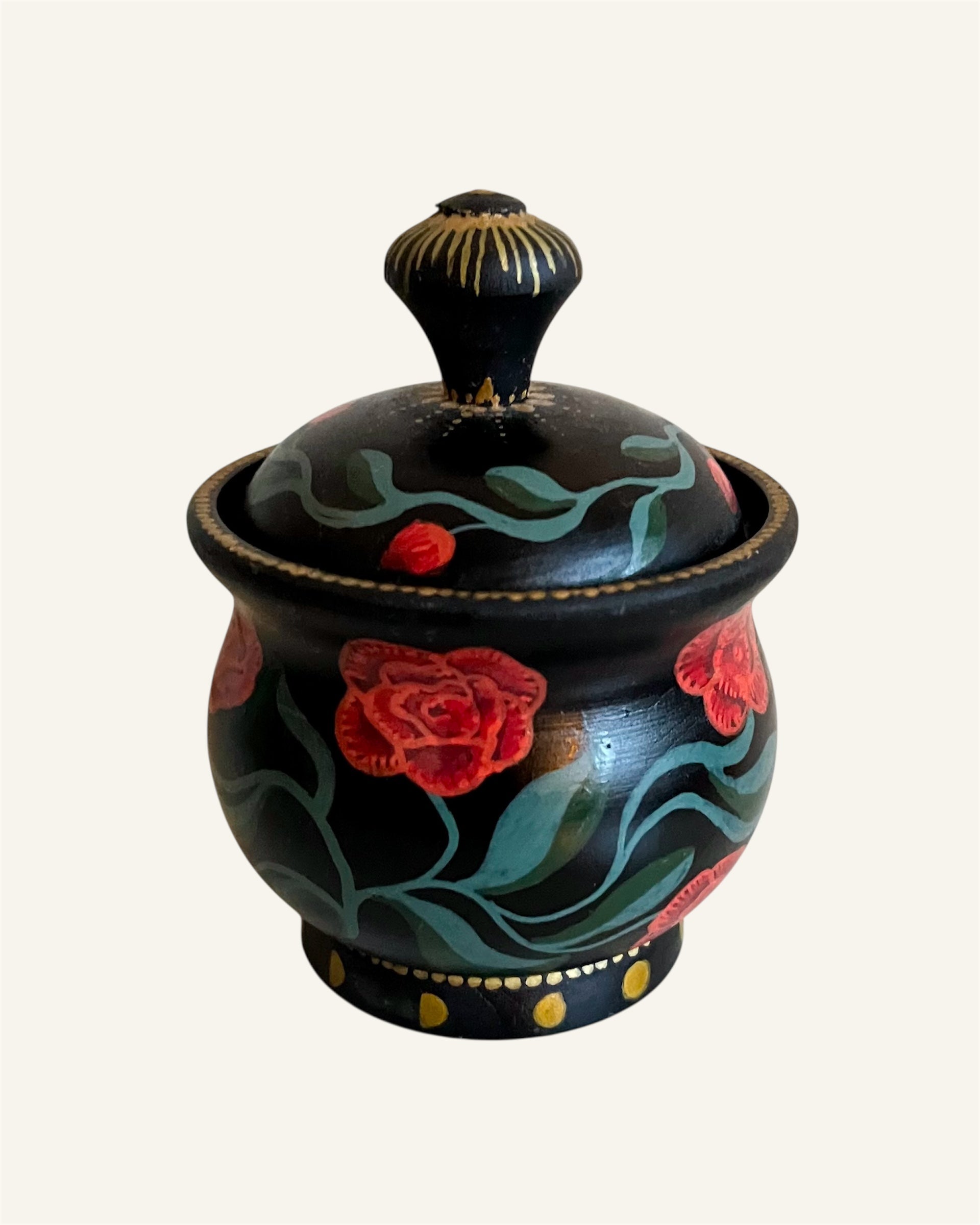 wooden ringbox with red roses and classic red velvet 