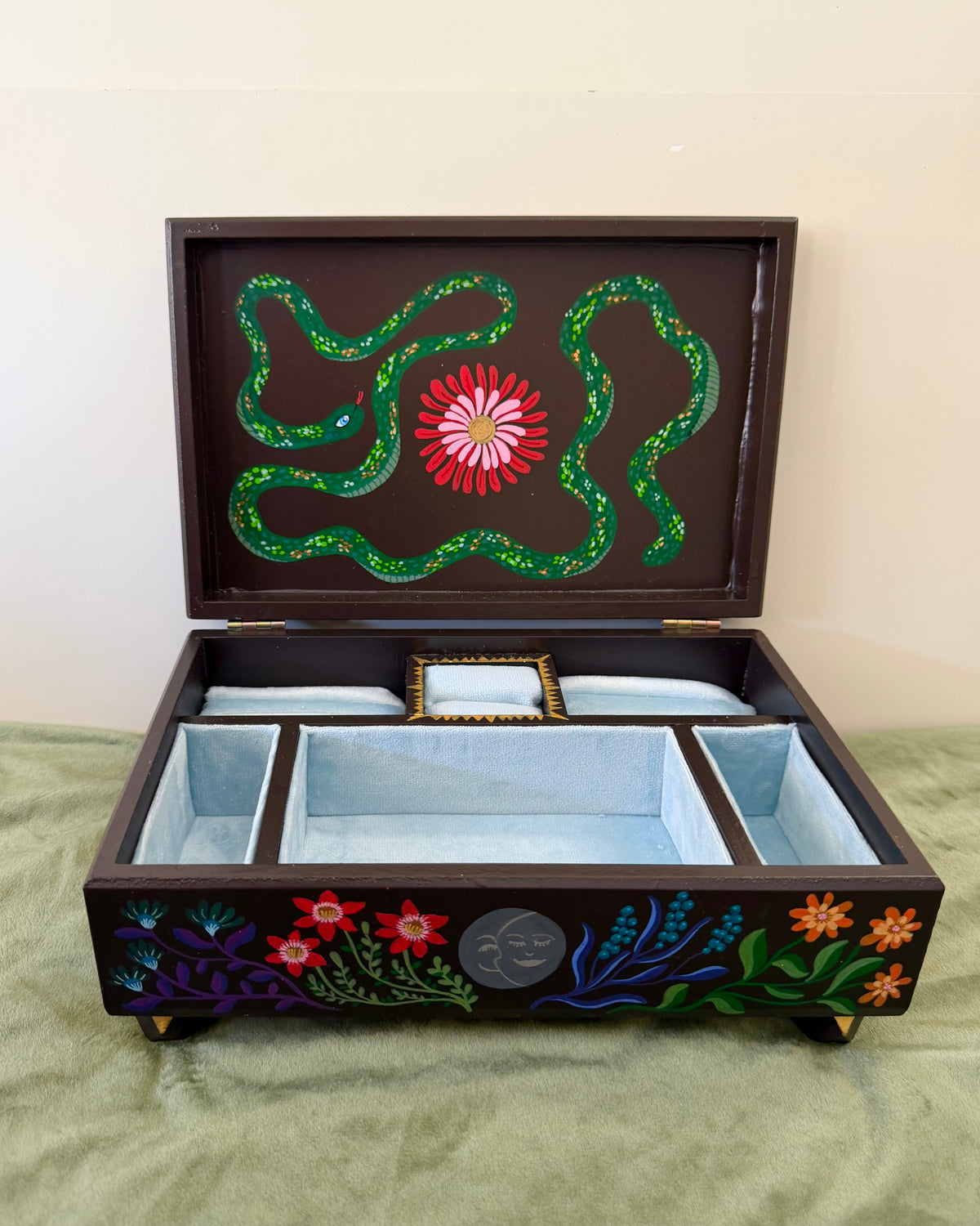 Colorful handmade handpainted jewelrybox with flowers and illustrations 