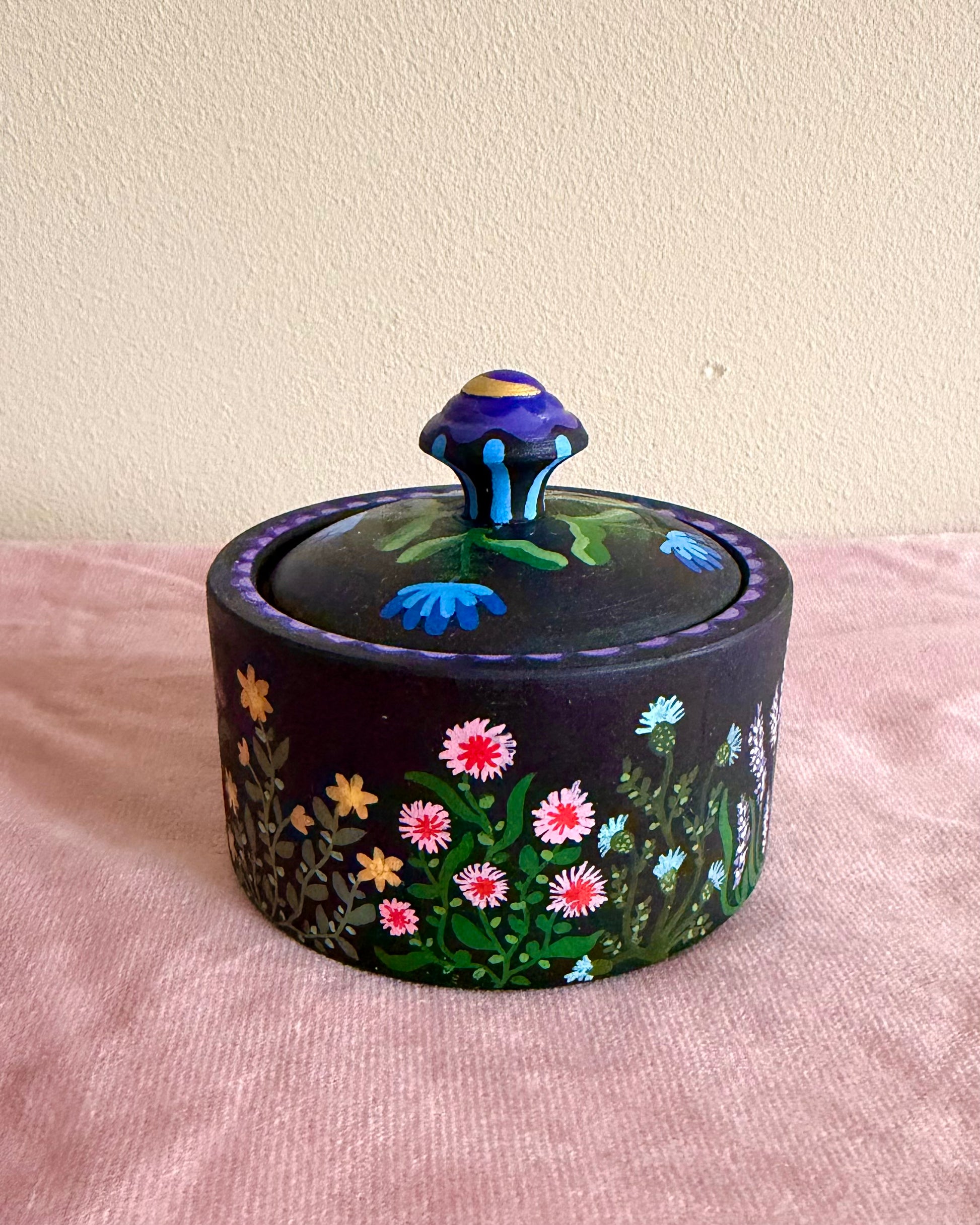 Hnadpainted Wood Ringbox with colorful flowers for jewelrystorage Jewelrycollectors 