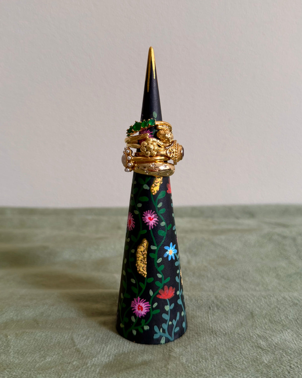 flower ringholder with vintage gold jewellery