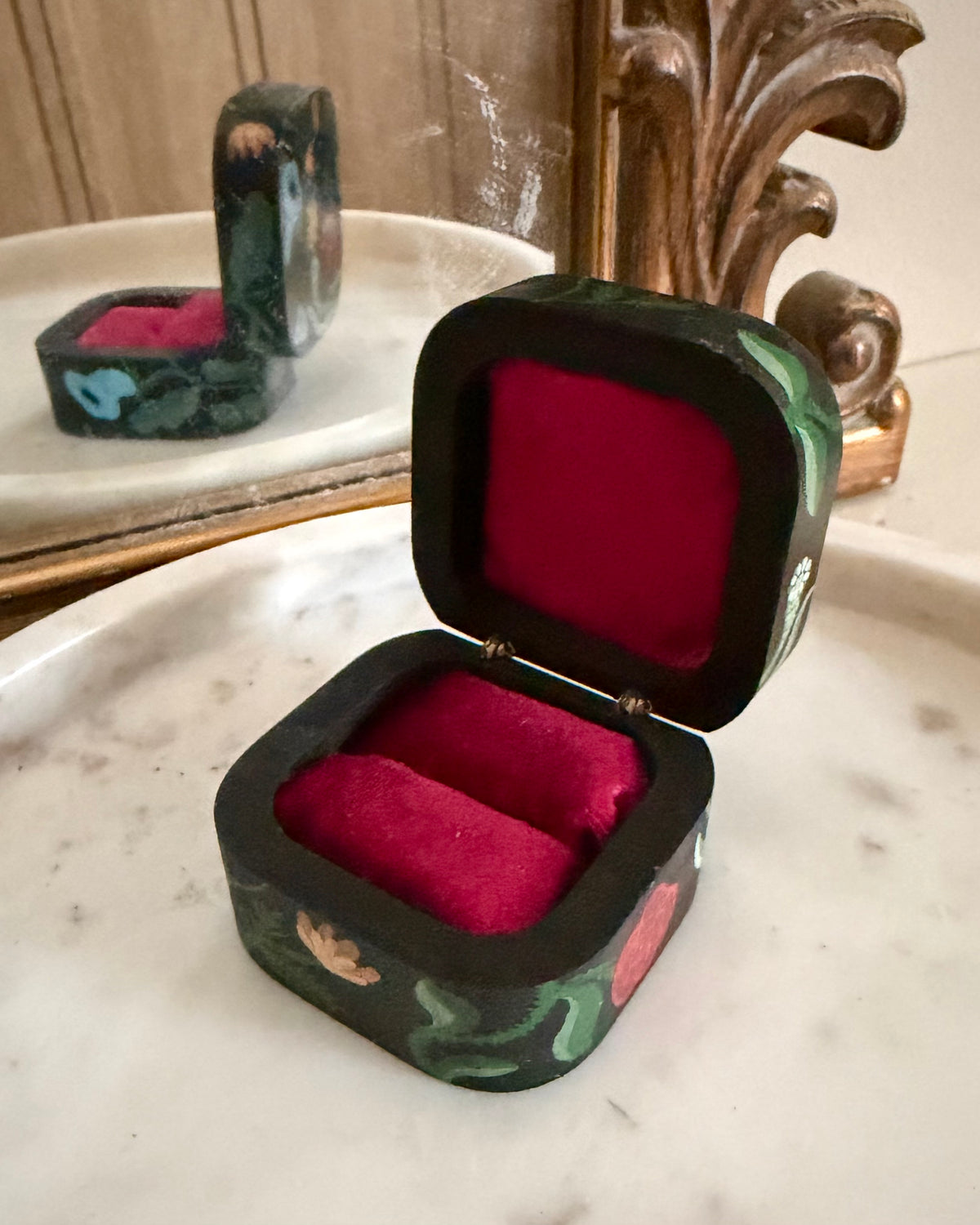Black ringbox with flowers and red velvet linning