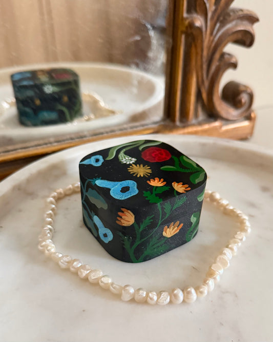 Handmade ringbox with flowers 