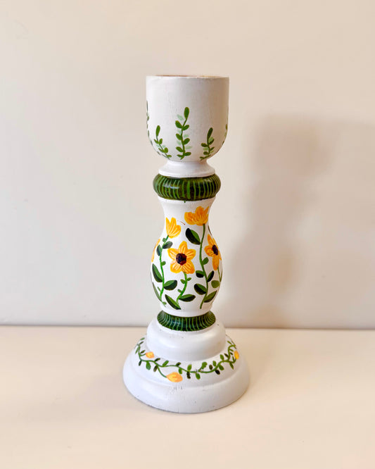 Witte houten kandelaar met handgeschilderde zonnenbloemen