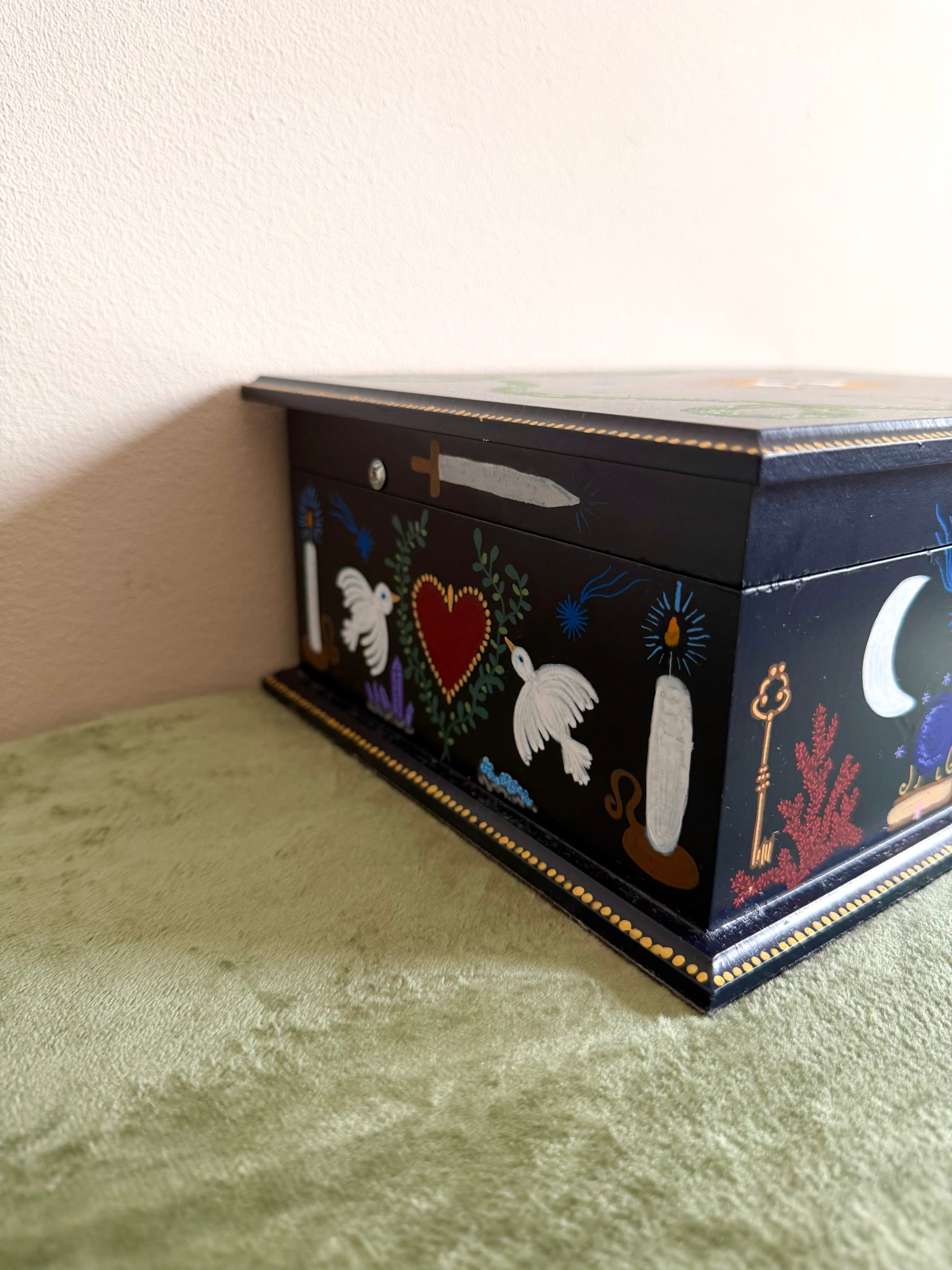 cabinet of curiosity jewelrybox 
