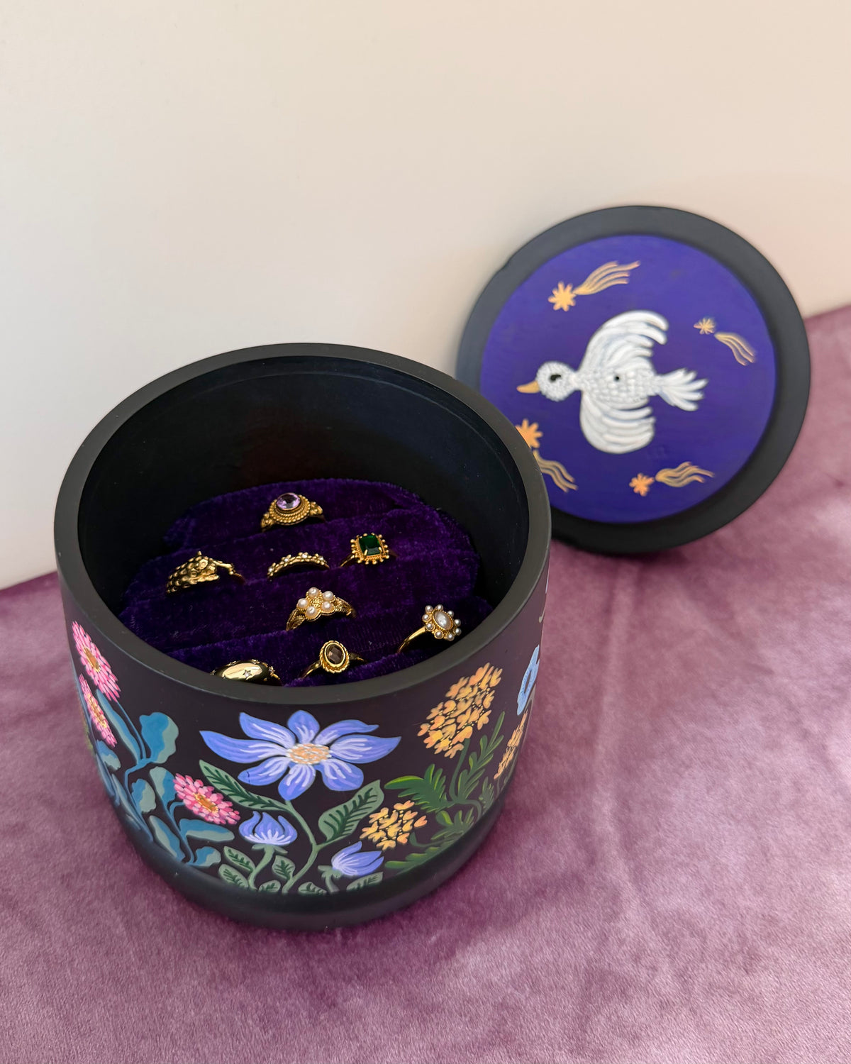 vintge ringbox met vintage gouden sieraden