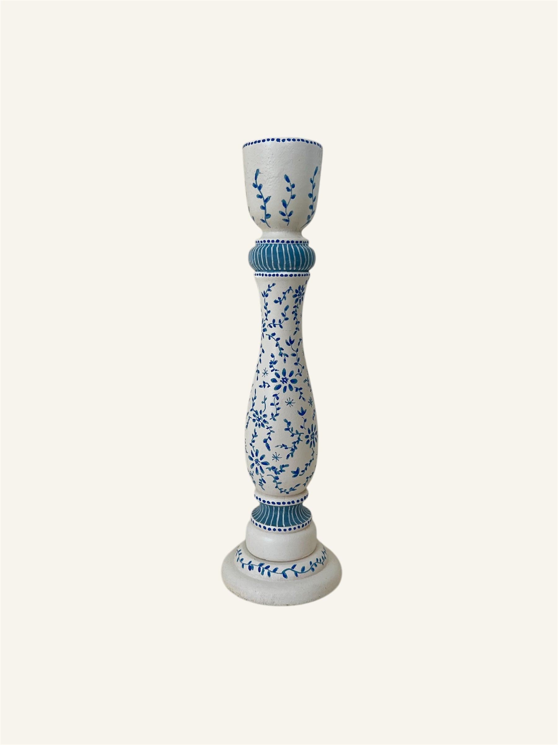 delftsblauwe kandelaar met bloemen design voor dinnerkaarsen 