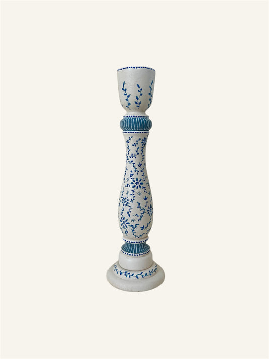 delftsblauwe kandelaar met bloemen design voor dinnerkaarsen 
