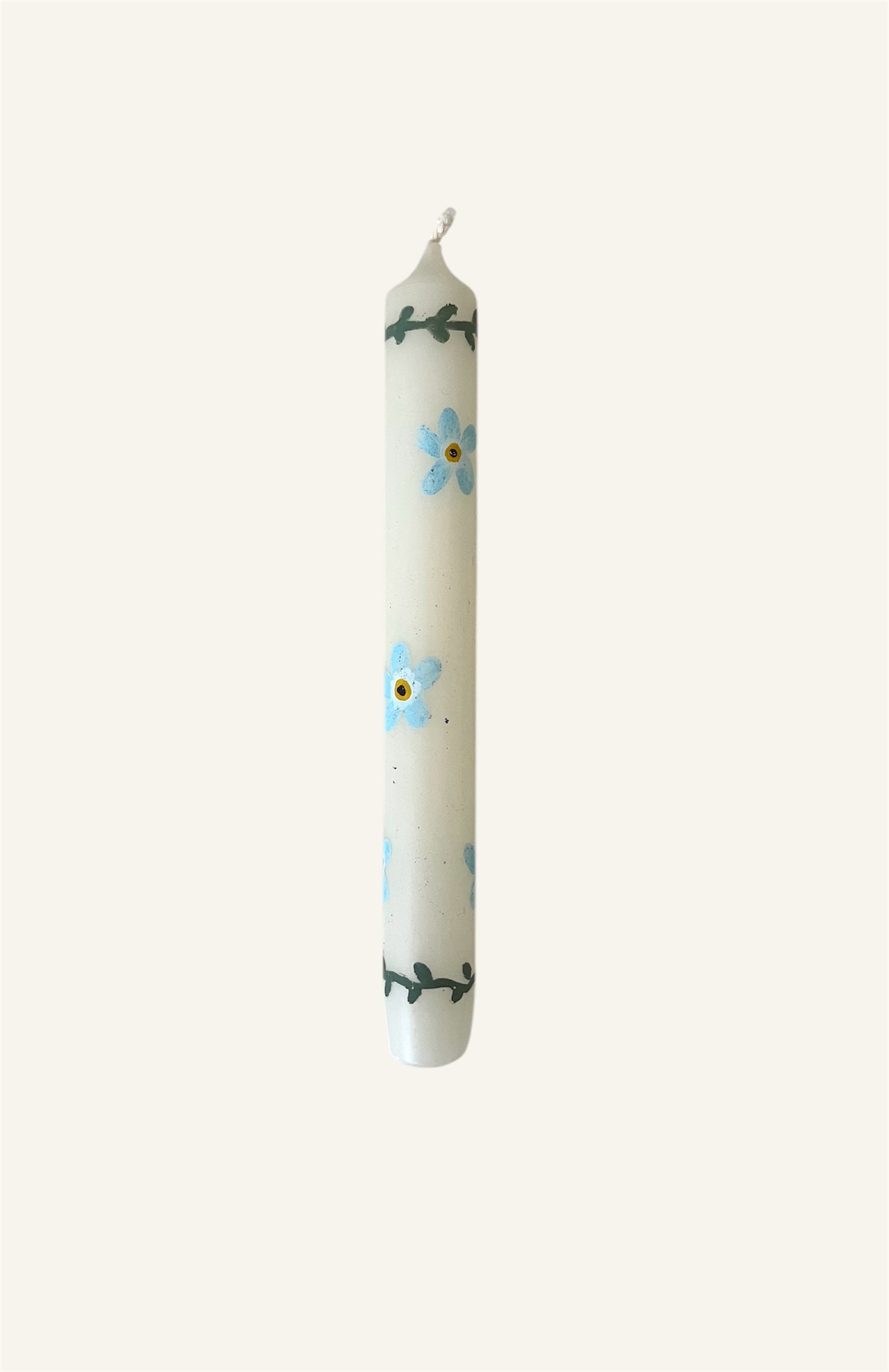 witte kaars met vergeet me nietjes 