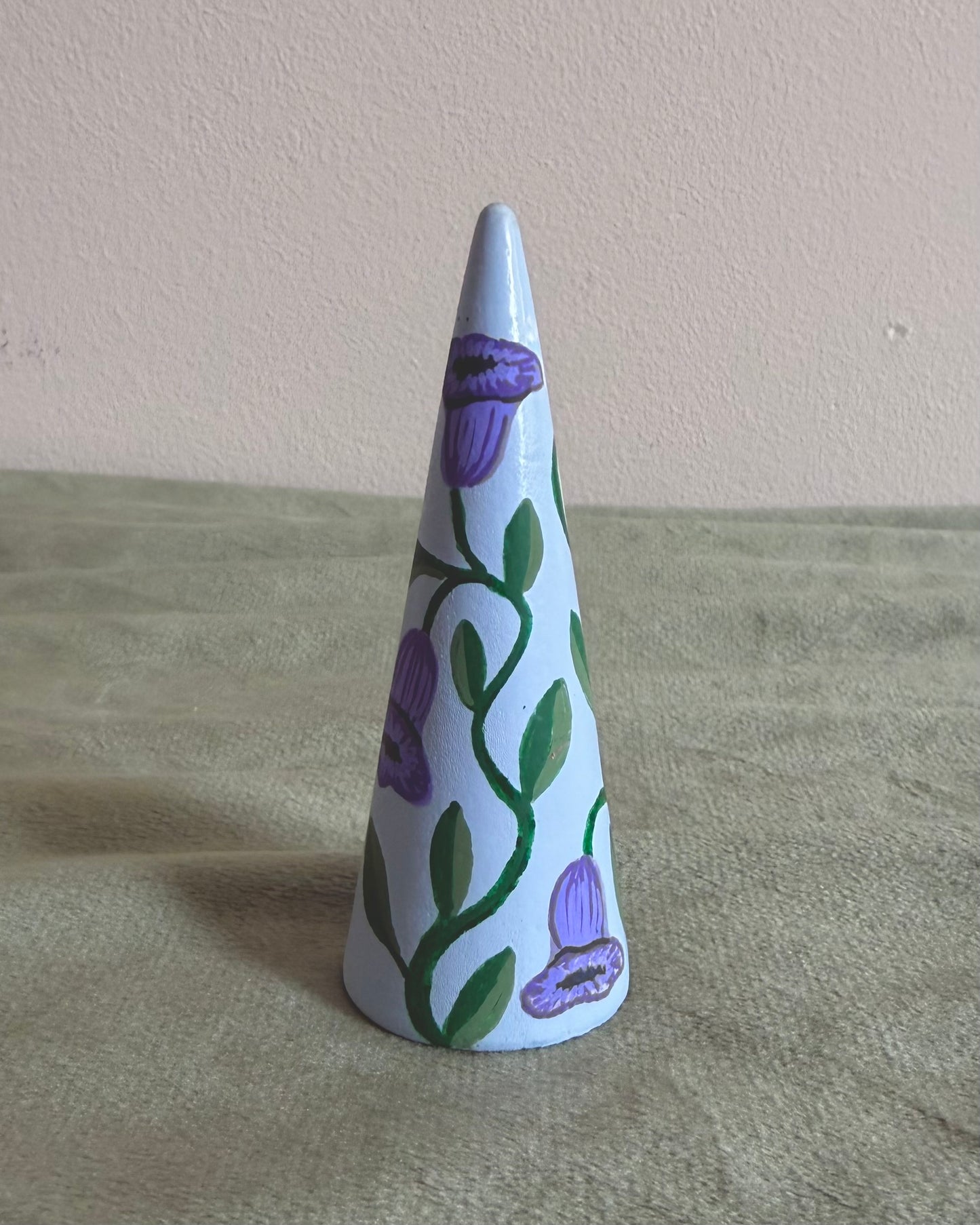 blue ringholder with purple flowers illustration