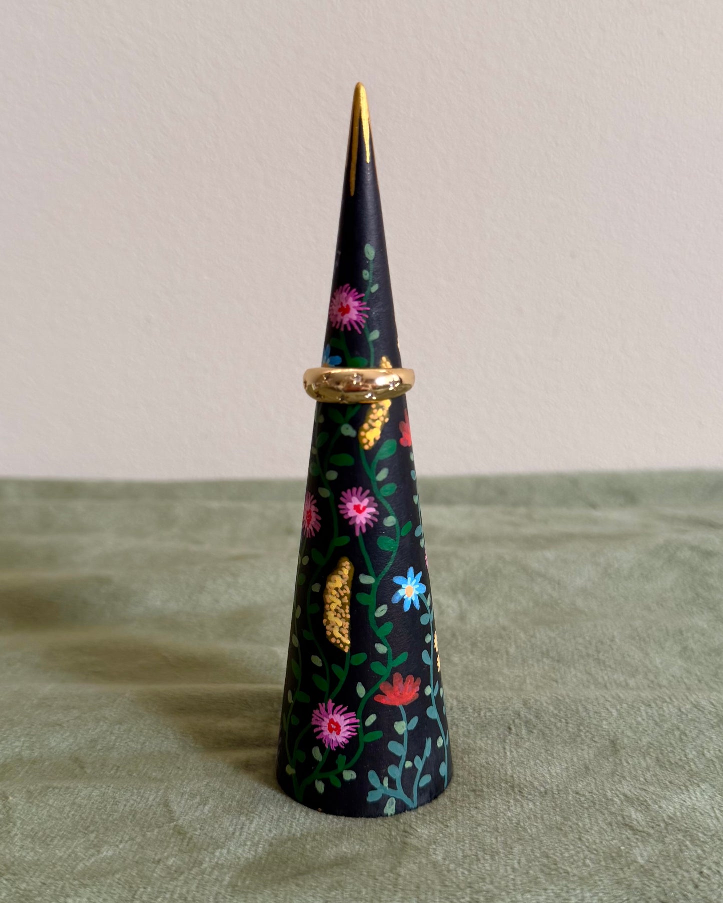 Kleurrijke bloemen ringkegel voor vintage gouden ringen 