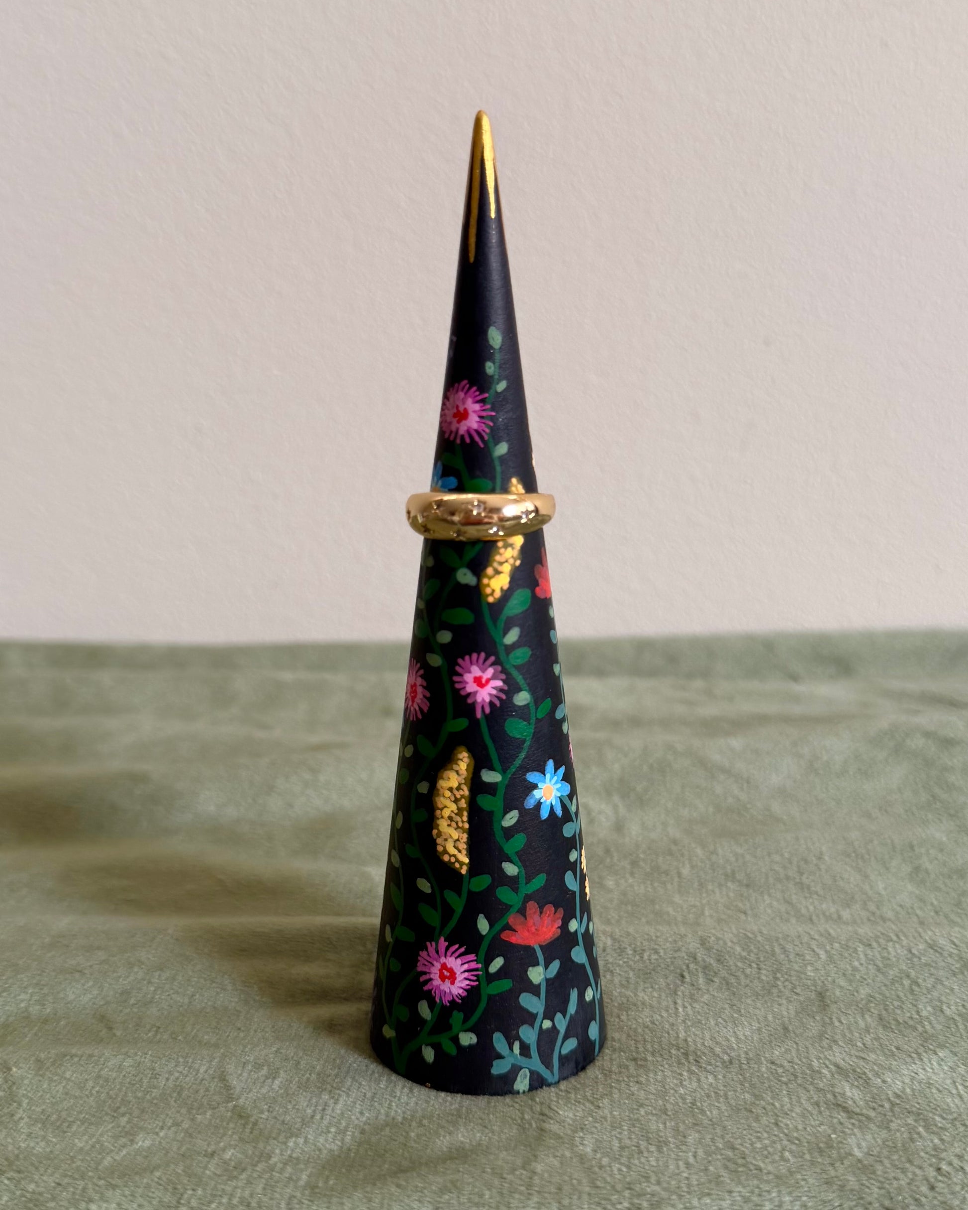 Kleurrijke bloemen ringkegel voor vintage gouden ringen 