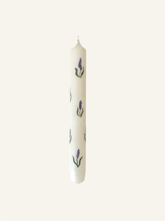 witte kaars met handbeschilderde lavendel 