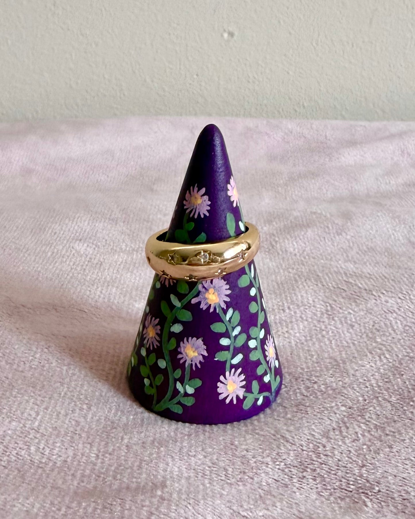 purple ringcone with lilac flowers and golden ring