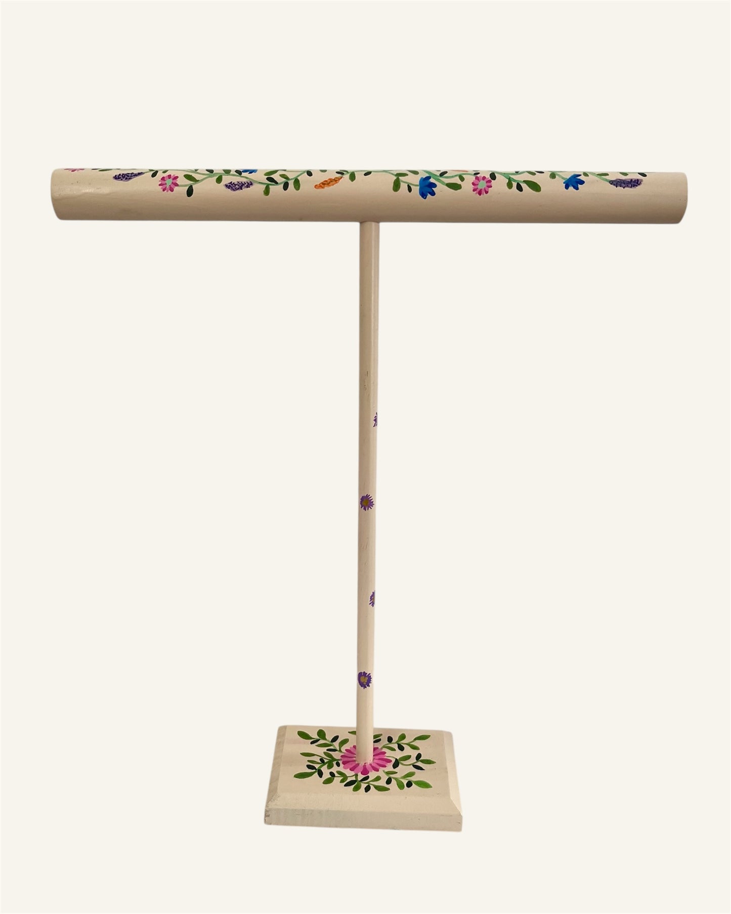 handbeschilderde beige sieradenhouder met gekleurde bloemen voor het opruimen van vintage en gouden sieraden 