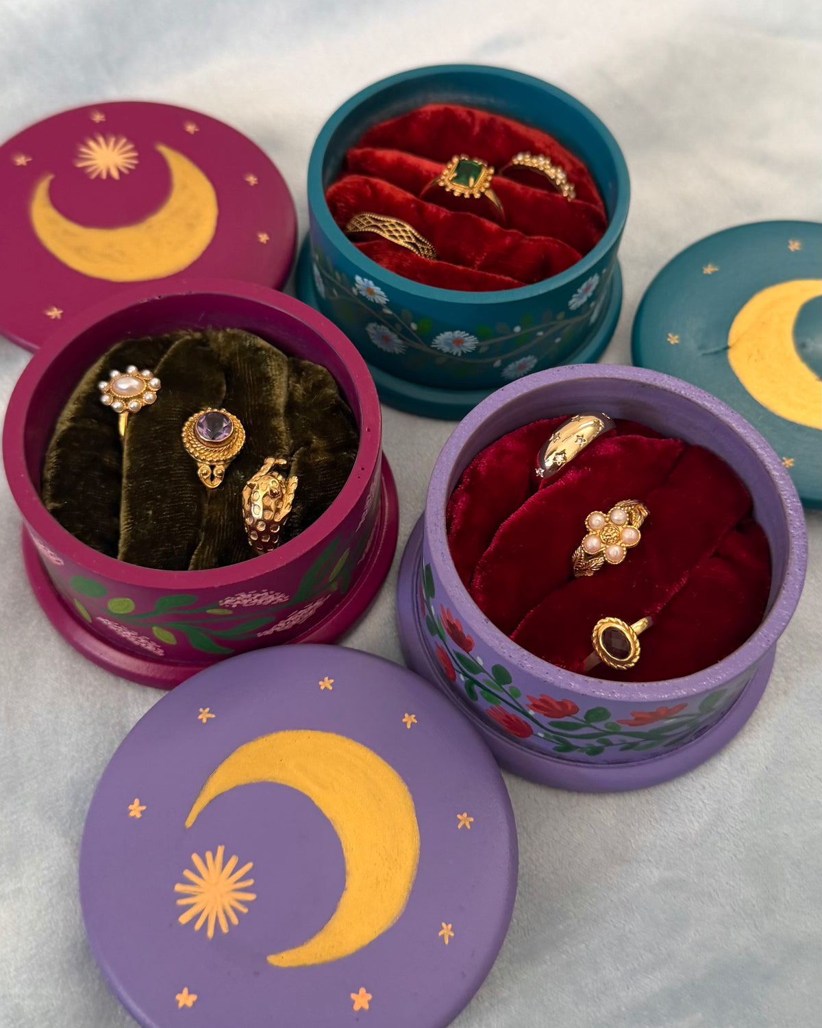 gekleurde ringdoosjes voor vintage gouden sieraden