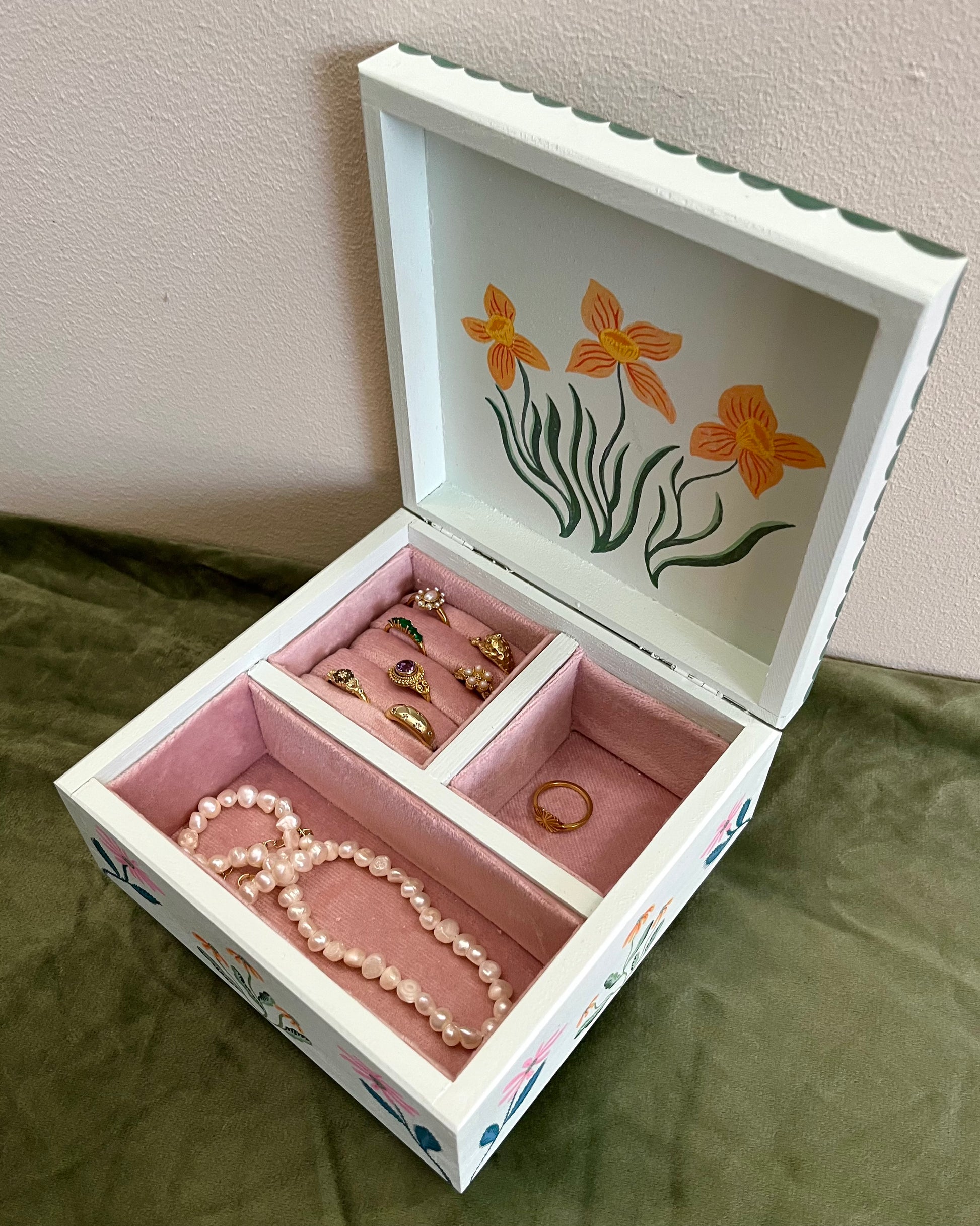 handmade jewelrybox with colorful flowers and pink lining for jewelrylovers